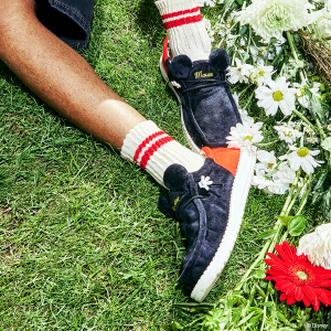 disney mickey mouse wally mickey black/red